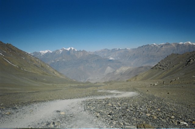 La descente du col Thorong pass sur Muktinath 